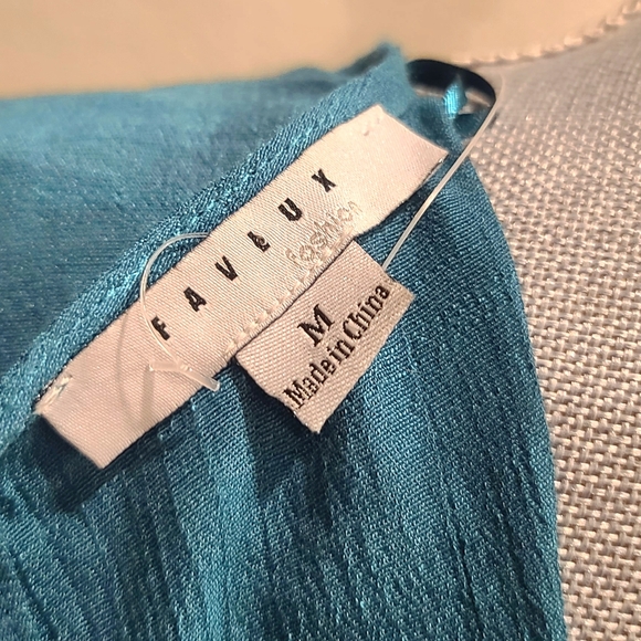 FAVLUX V-neck Blouse Top Size Medium - Picture 7 of 7